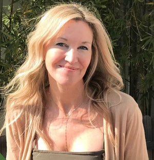 Laura Roe Stevens — Health & Wellness Journalist | Author | Meditation & Yoga Instructor | Book Doctor